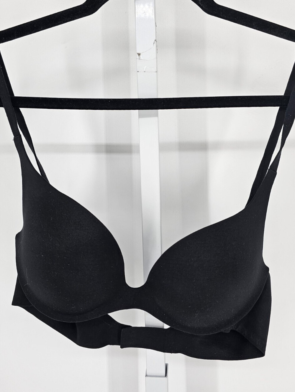 Victorias Secret Womens Sz 34B Padded Push Up Bra Solid Black